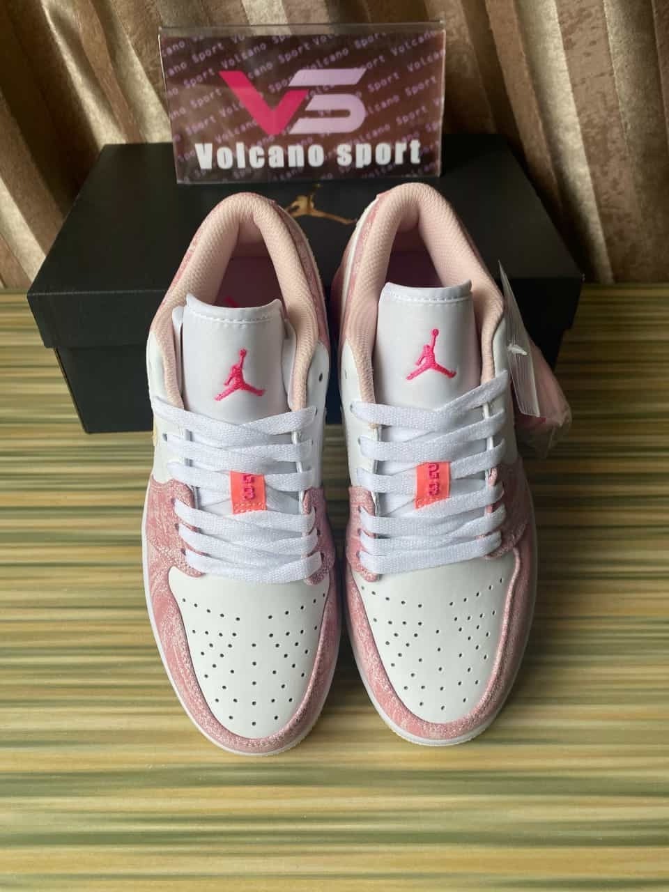 Jordan 1 Low Paint Drip CW7104-601