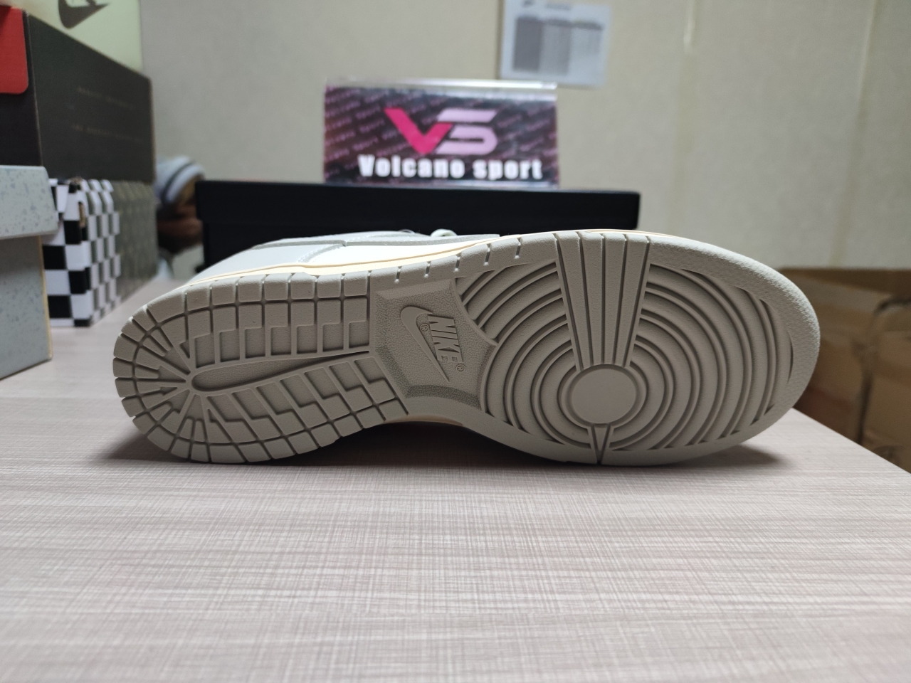 Dunk Low Sail Light Bone DD1503 107