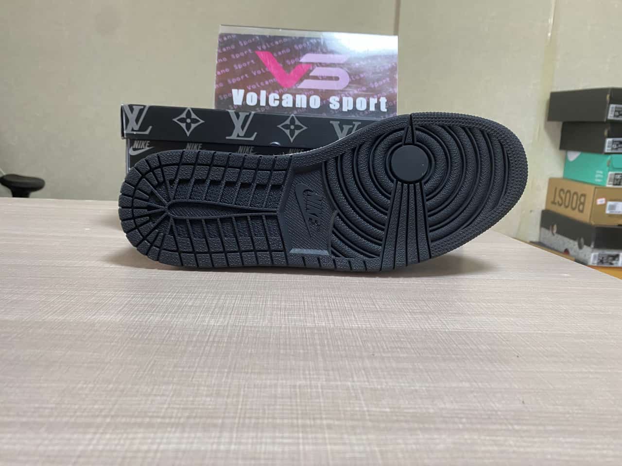 LV x Jordan 1 Low DL2211-001