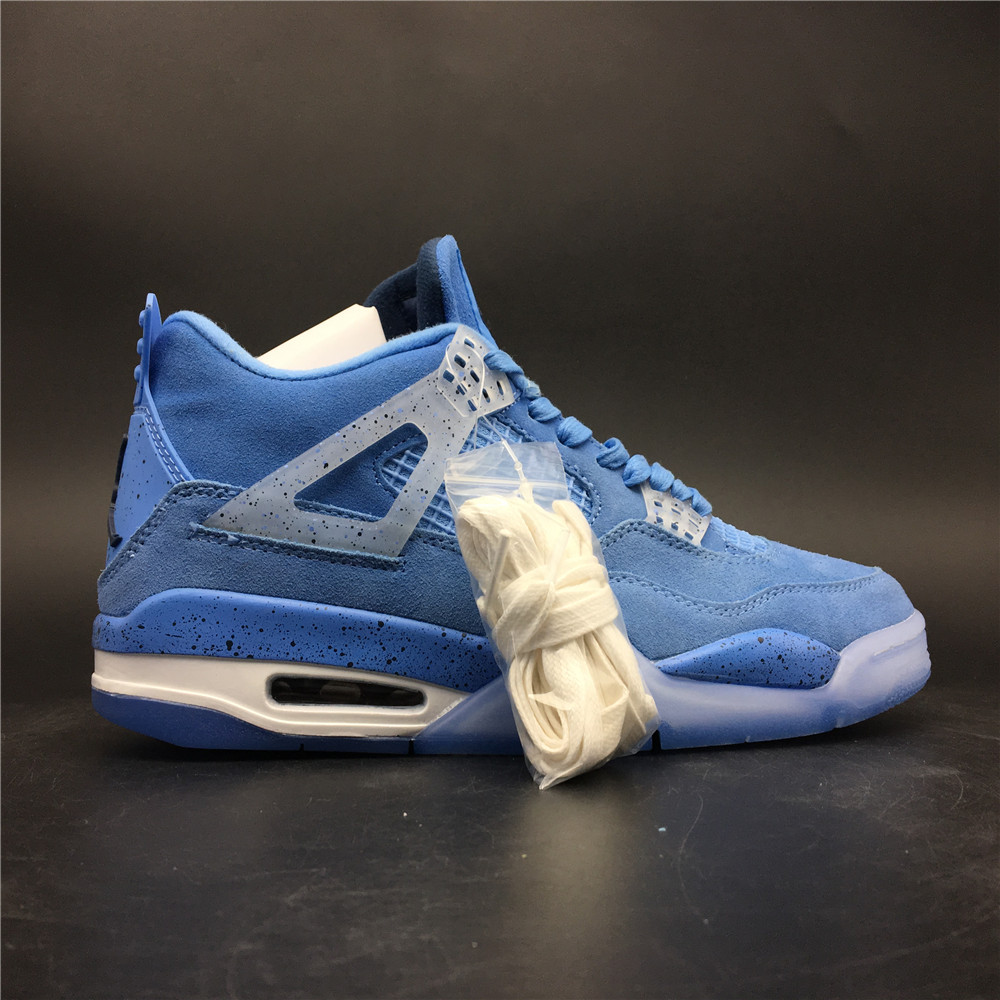 Air Jordan 4 Retro UNC PE 1032070
