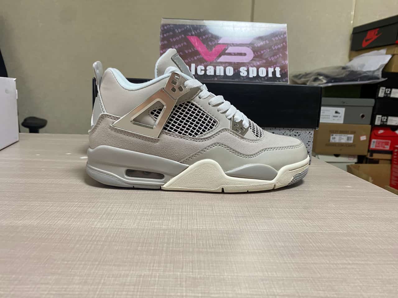 Jordan 4 Retro Frozen Moments AQ9129-001