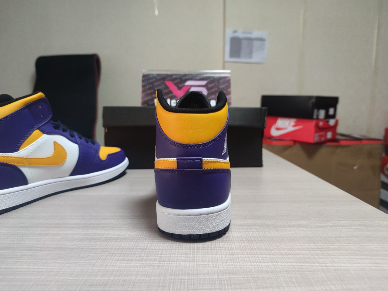 Jordan 1 Mid Lakers DQ8426 517