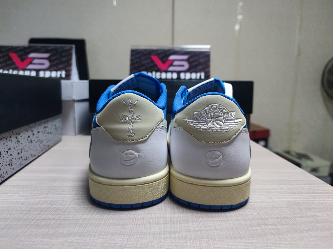 Travis Scott x Jordan 1 low CQ4277-212