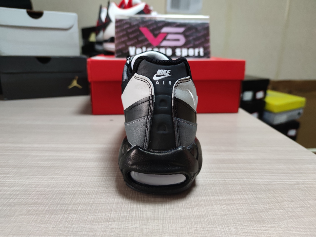 Air Max 95 Essential Black Smoke Grey CT1805 001