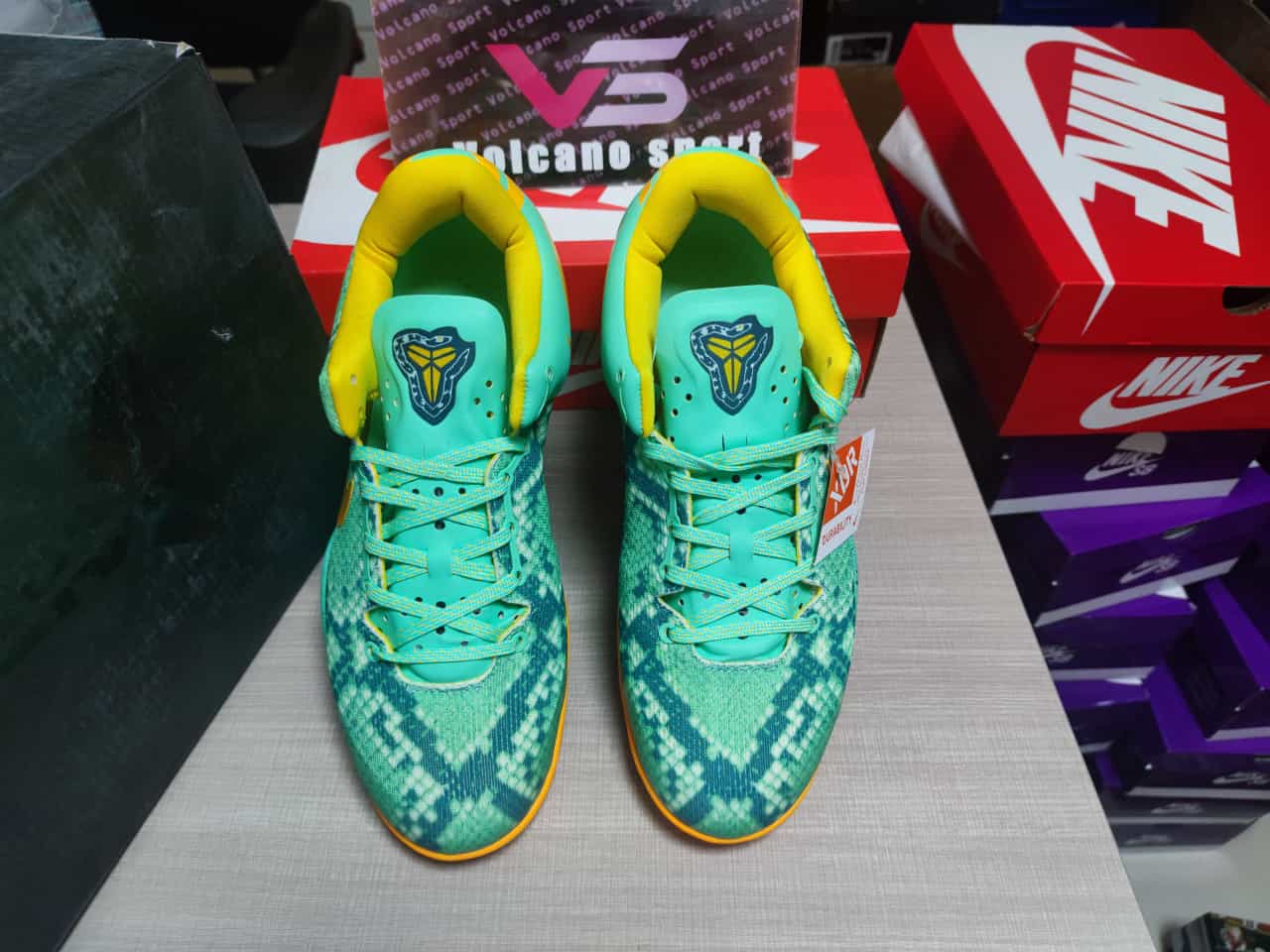 Kobe 8 System Green Glow Laser Orange 555035-304