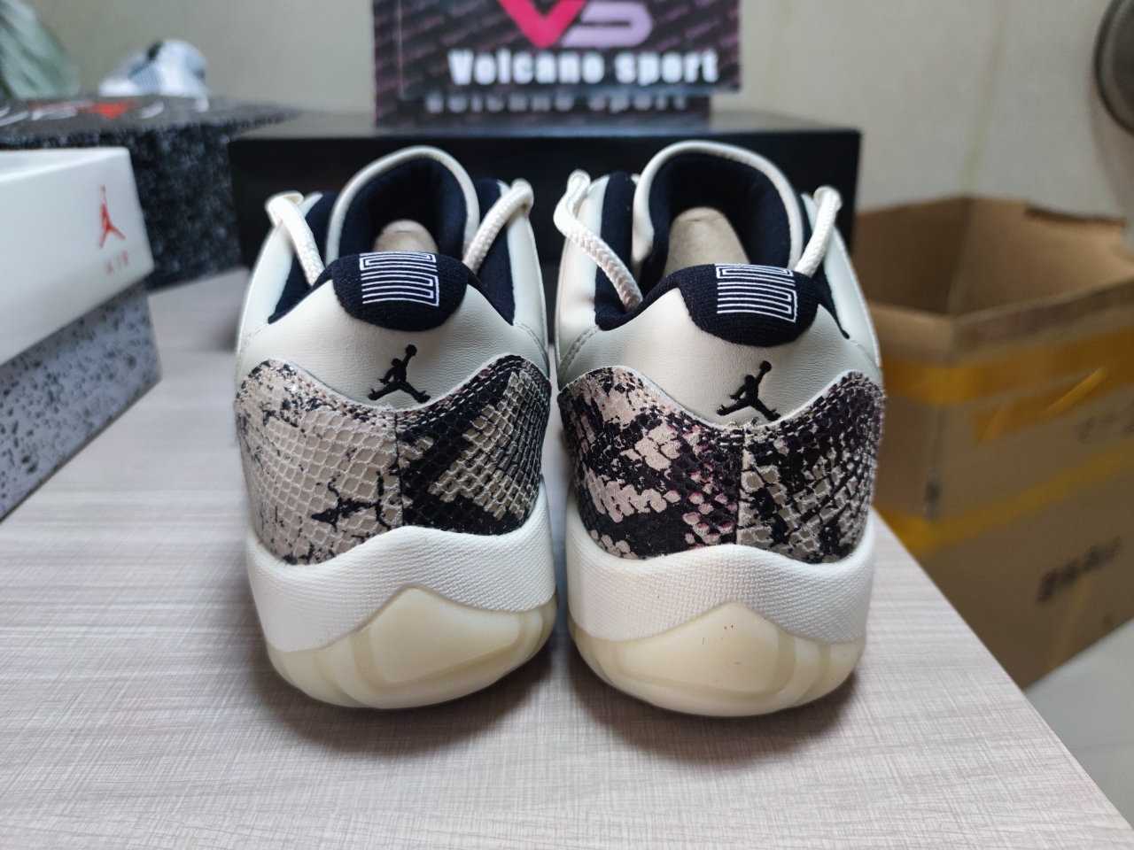 Jordan 11 Low “Snakeskin” CD6846 002