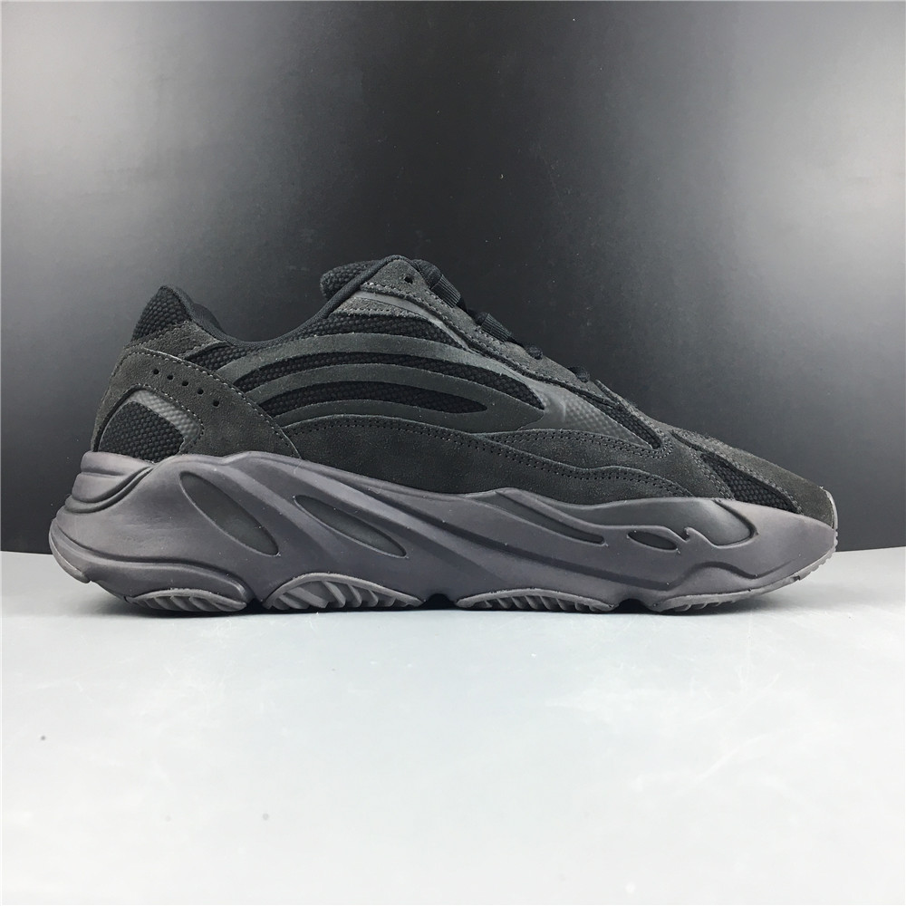 adidas Yeezy Boost 700 V2Vanta
