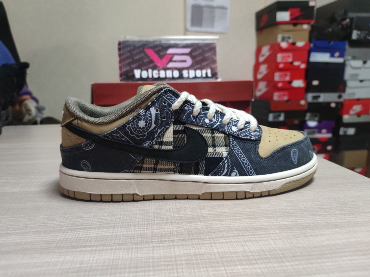 SB Dunk Low Travis Scott CT5053-001