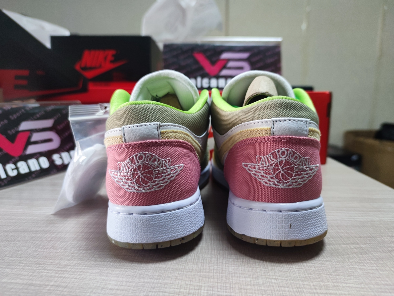 Jordan 1 Low Pastel Grind Vivid Green (GS) DJ0341 100