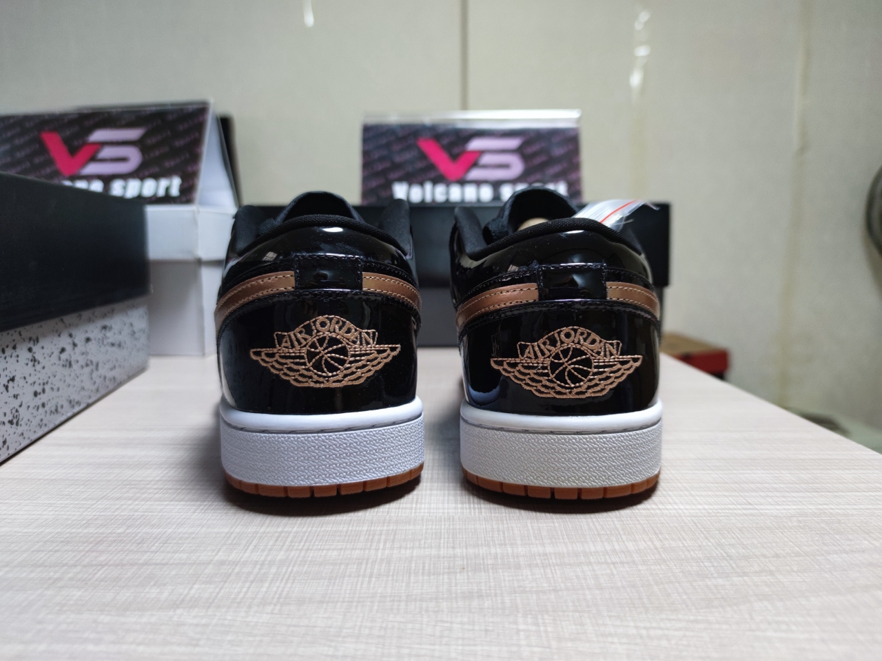 Jordan 1 Retro Low GG