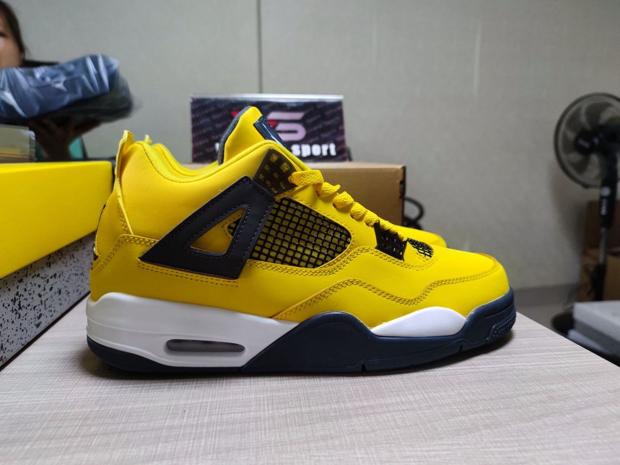 Jordan 4 “Lightning”CT8527-700