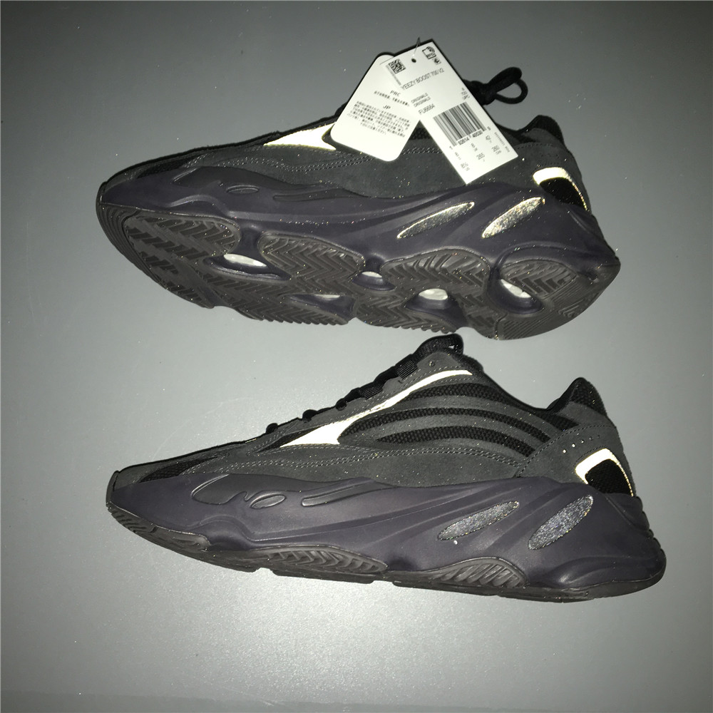 adidas Yeezy Boost 700 V2Vanta