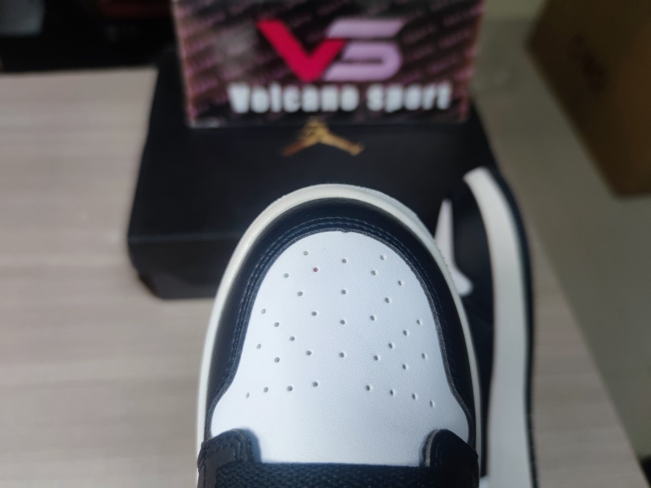 Air Jordan 1 Mid 555088 075