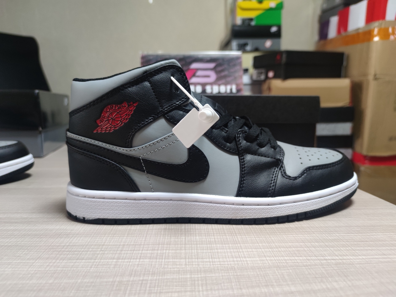 Jordan 1 Mid Shadow Red 554724-096