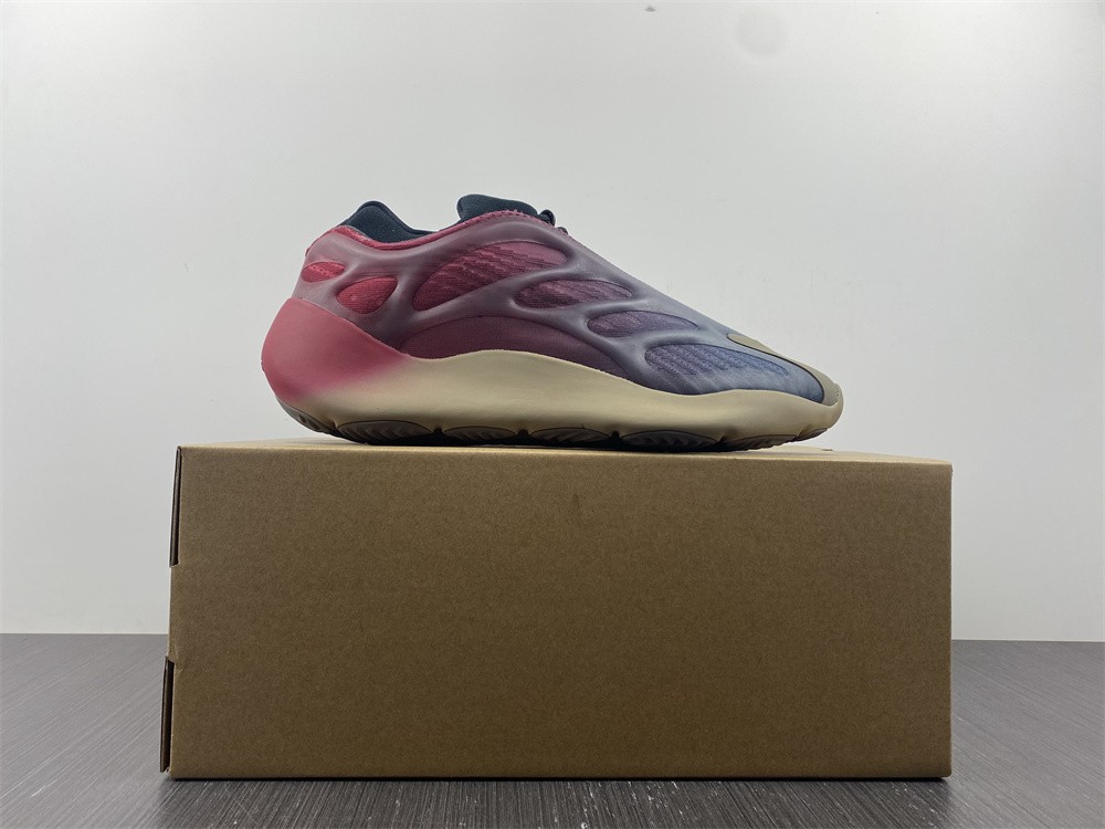 adidas Yeezy 700 V3Fade Carbon