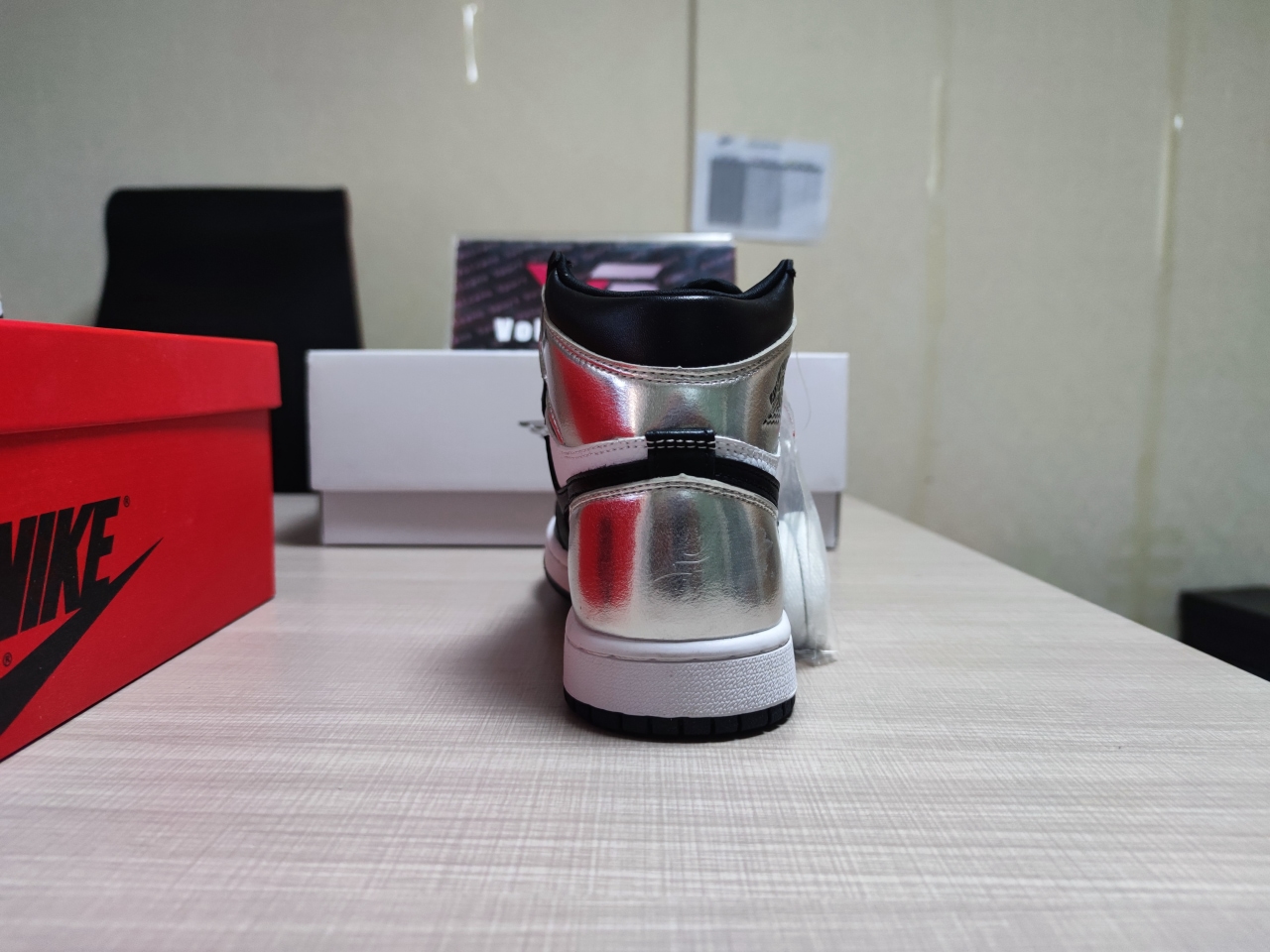 Jordan 1 Retro High Silver Toe CD0461 001