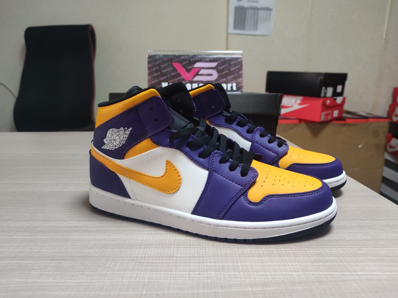 Jordan 1 Mid Lakers DQ8426 517