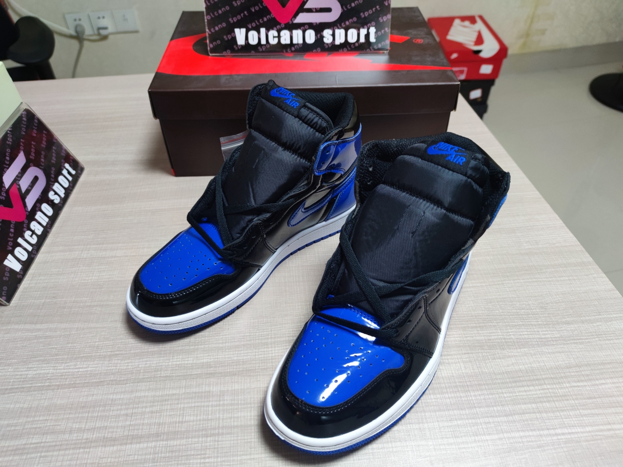 Jordan 1 Retro High 555088 400