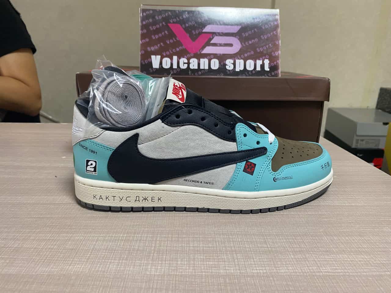 Travis Scott x Air Jordan 1 DM7866-009