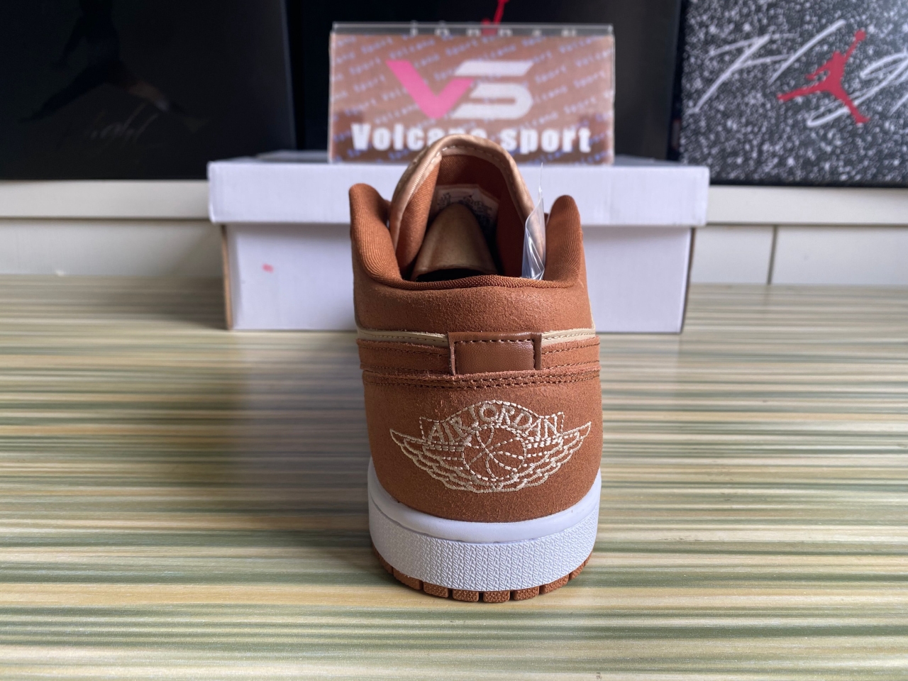 Jordan 1 Low SE Legend Coffee FJ3453-200