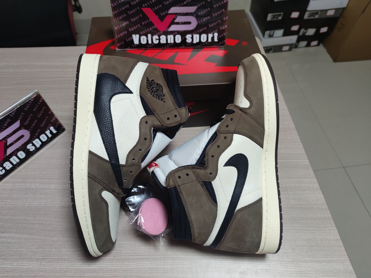 Jordan 1 Retro High Travis Scott CD4487-100