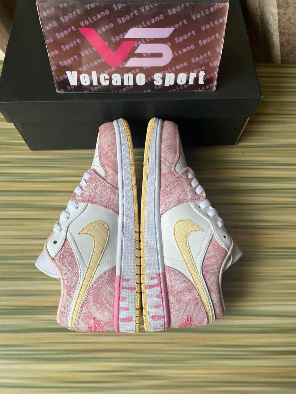 Jordan 1 Low Paint Drip CW7104-601