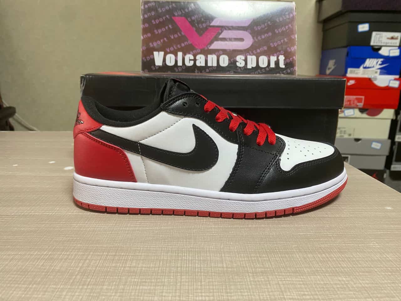 Jordan 1 Retro Low OG Black Toe CZ0858-106