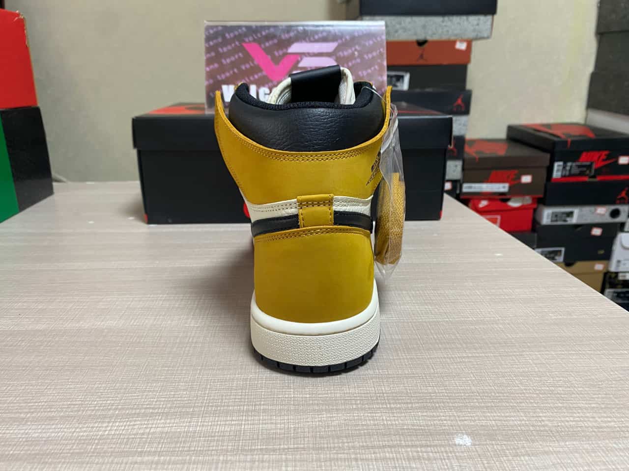 Jordan 1 Retro High Rookie of the Year 555088-700