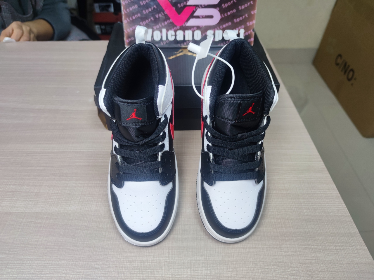 Air Jordan 1 Mid 555088 075