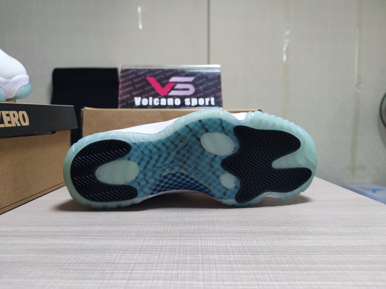 Jordan 11 “Legend Blue” 378037 117