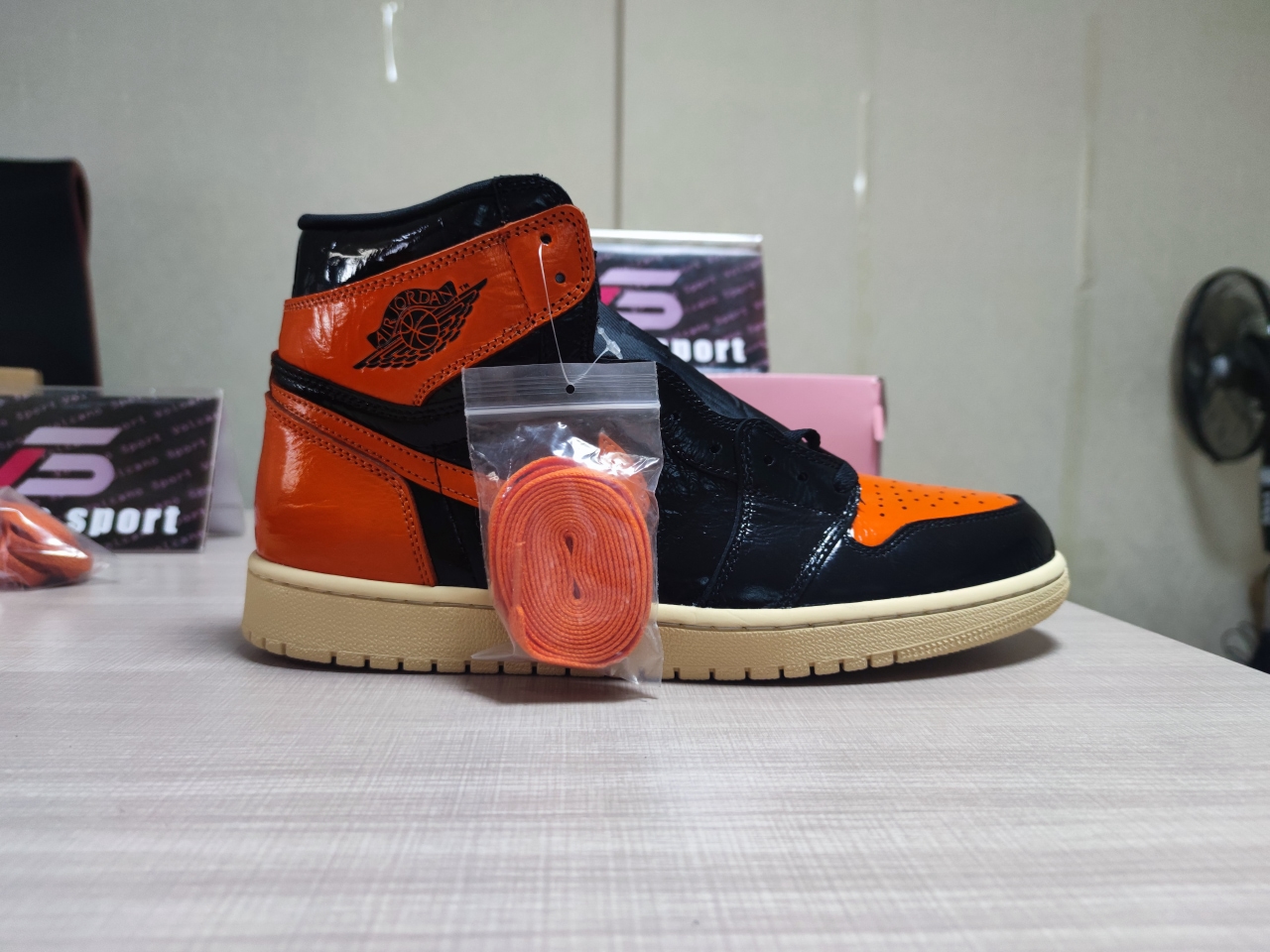 Jordan 1 Retro High Shattered Backboard 3.0 555088 028