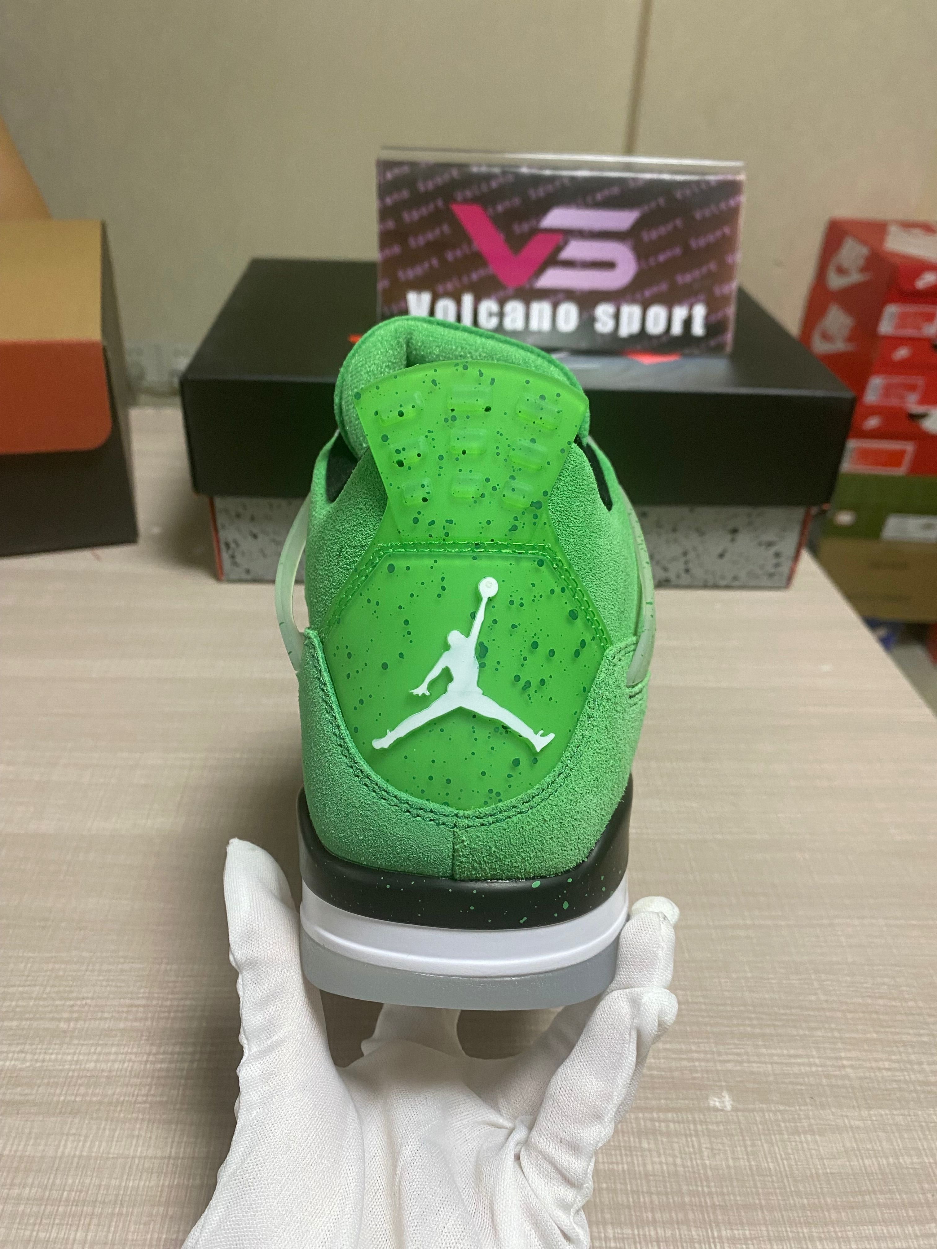 Jordan 4 Retro Wahlburgers AJ4A61426 LN4