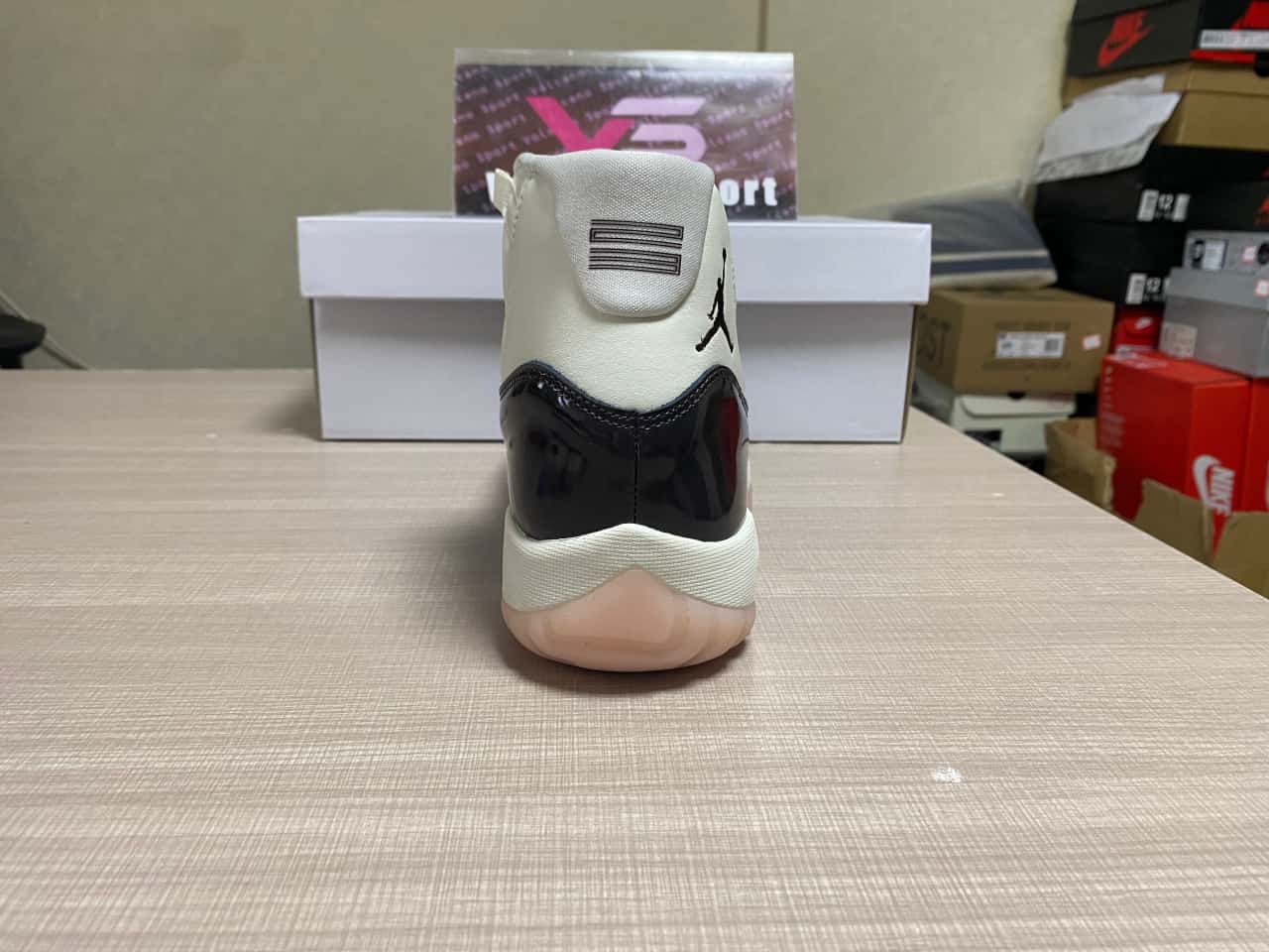 Jordan 11 “Neapolitan”AR0715-101