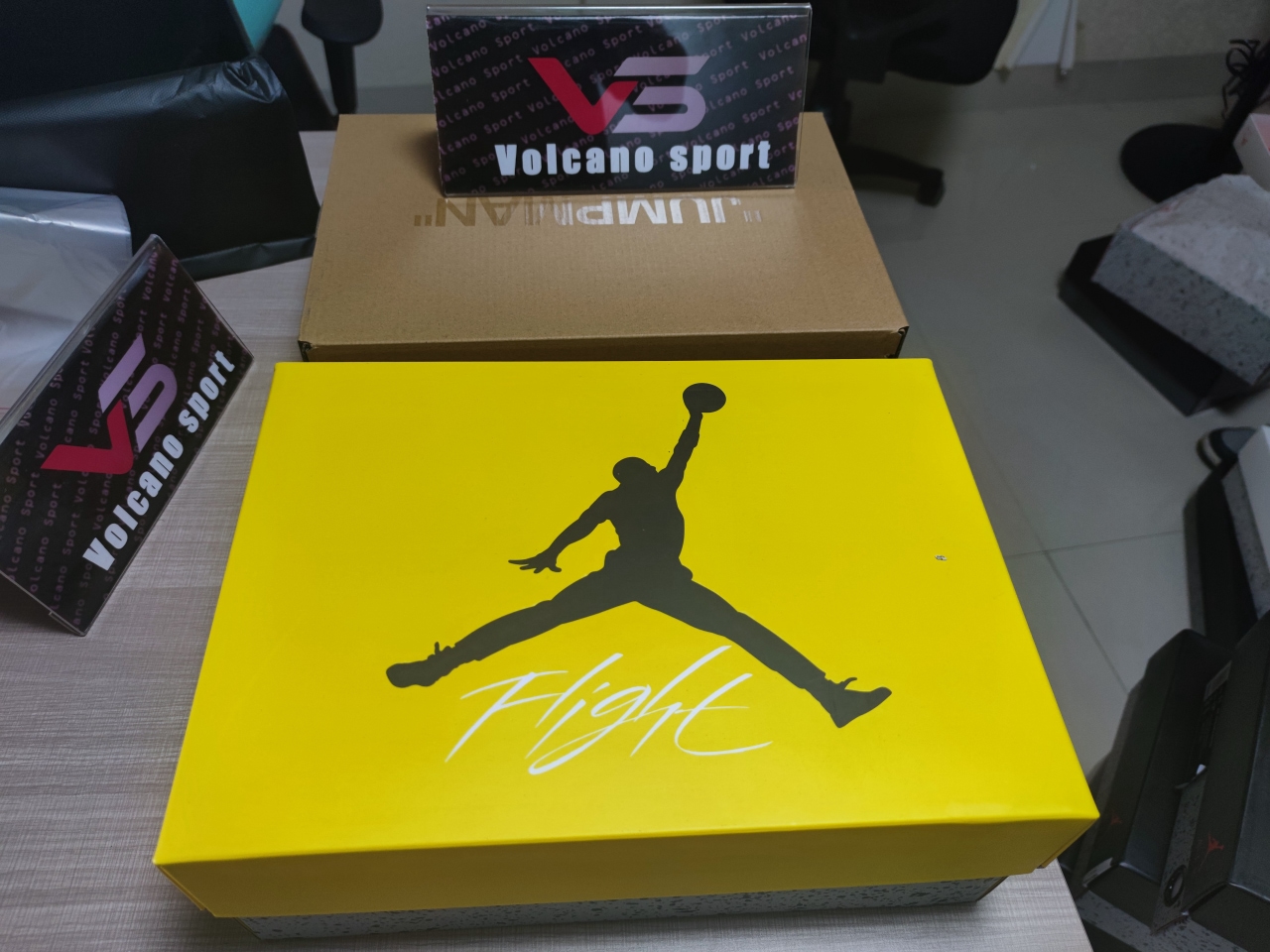 Jordan 4 “Lightning”CT8527-700