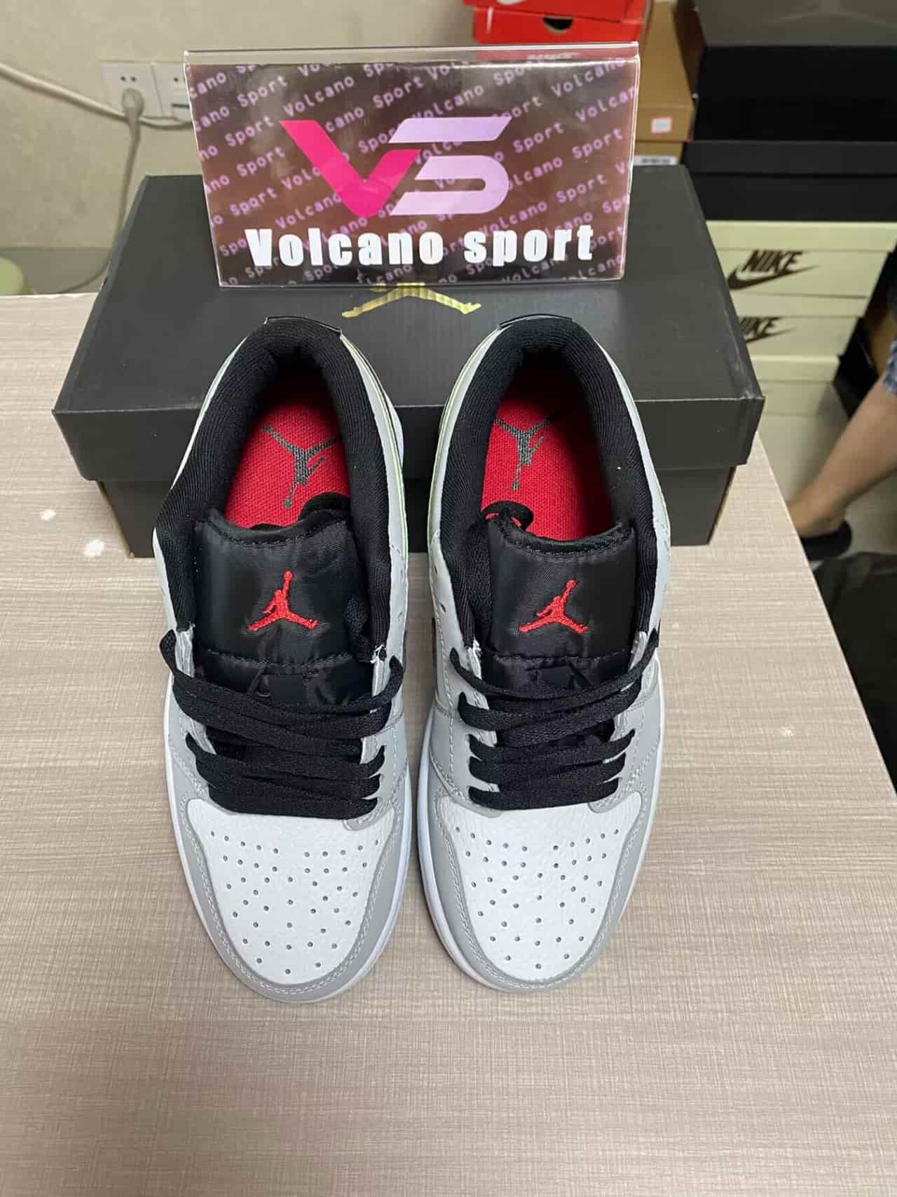 Jordan 1 Low Light Smoke Grey 553558-030