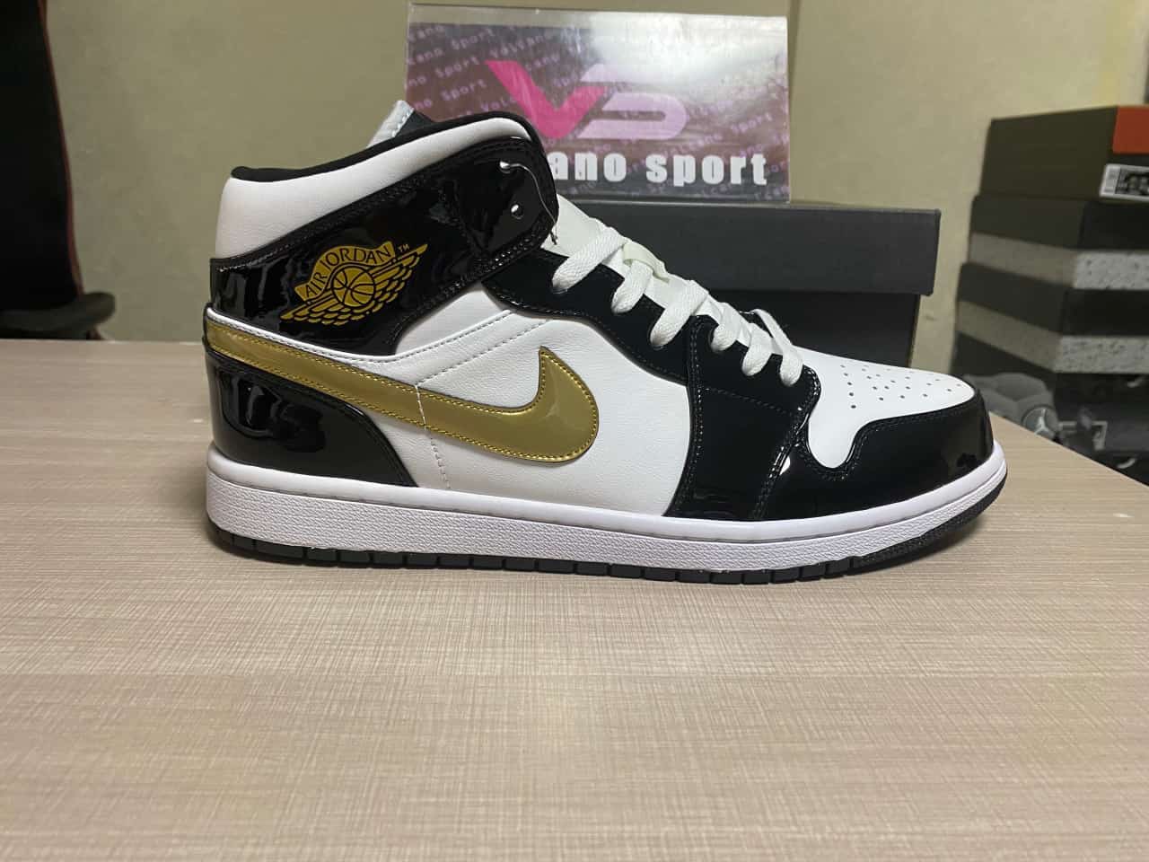 Jordan 1 Mid Patent Black White Gold 852542-007