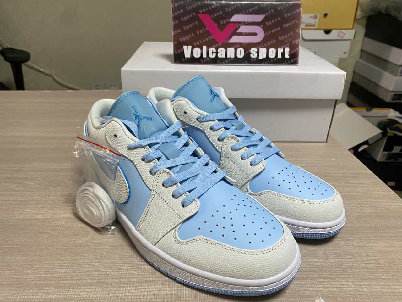 Jordan 1 Low SE Reverse Ice Blue DV1299-104
