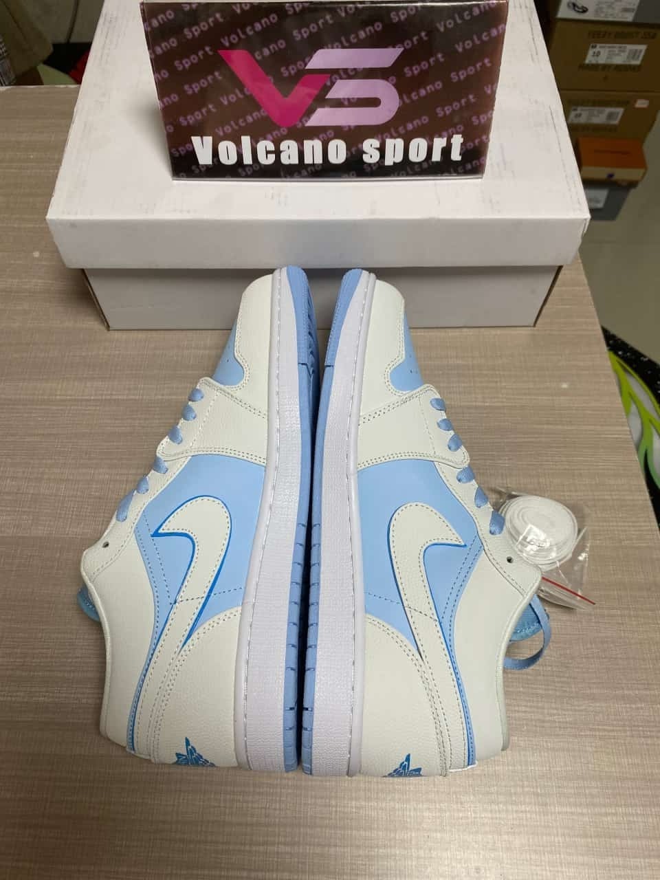 Jordan 1 Low SE Reverse Ice Blue DV1299-104
