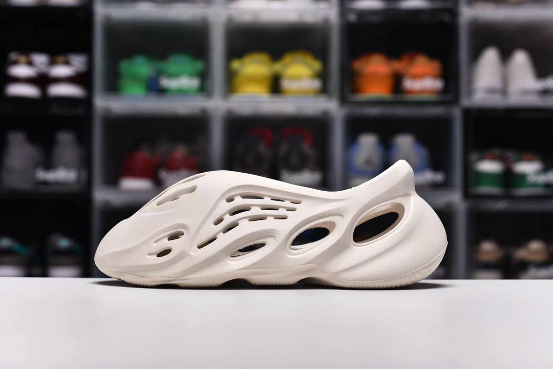 adidas Yeezy Foam RNNR Ararat G55486