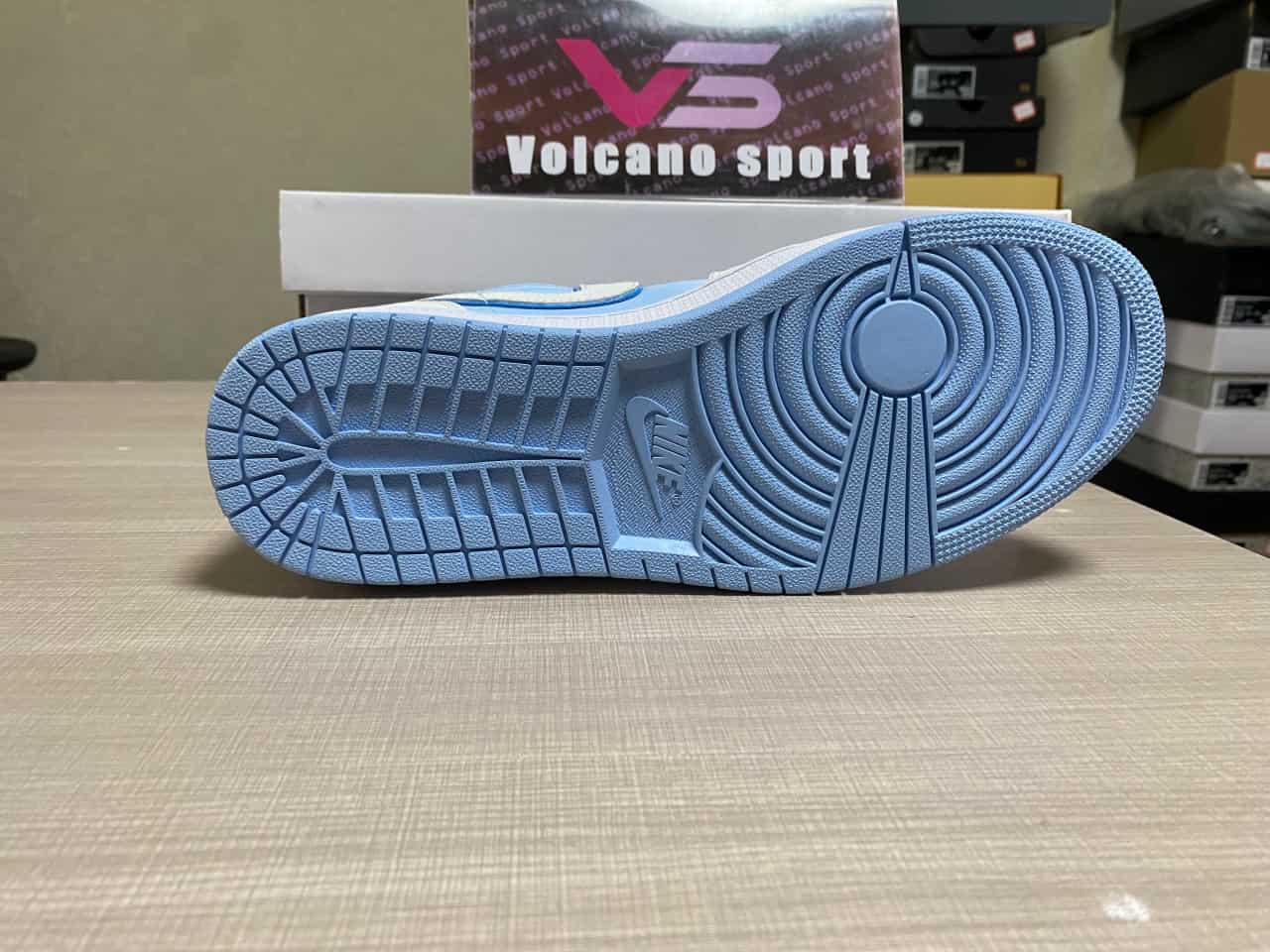 Jordan 1 Low SE Reverse Ice Blue DV1299-104