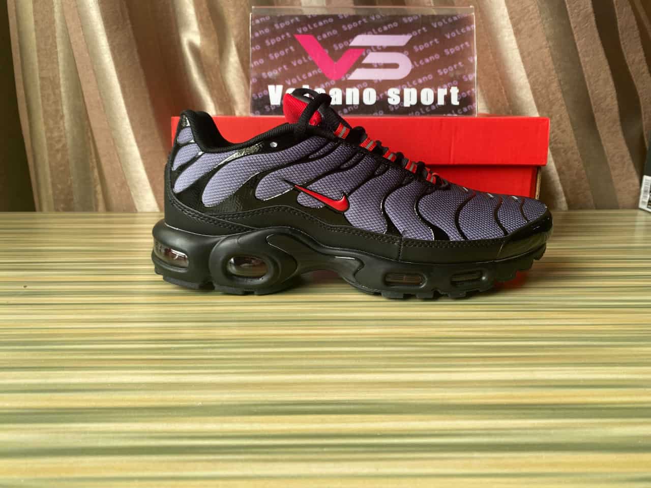 Nike Air Max Plus Black Gradient Red CI2299-001