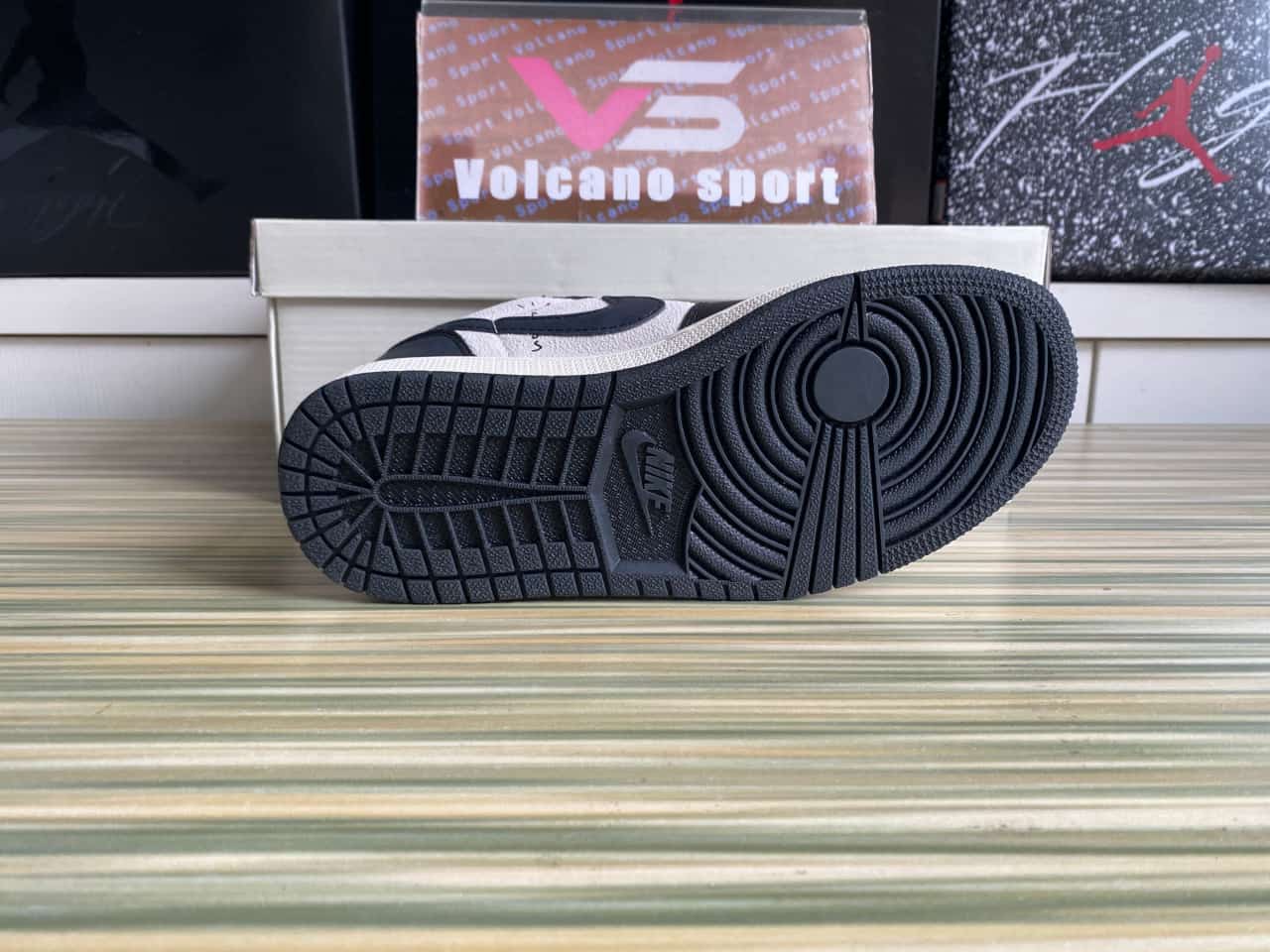 Jordan 1 Retro Low OG DM7866-700