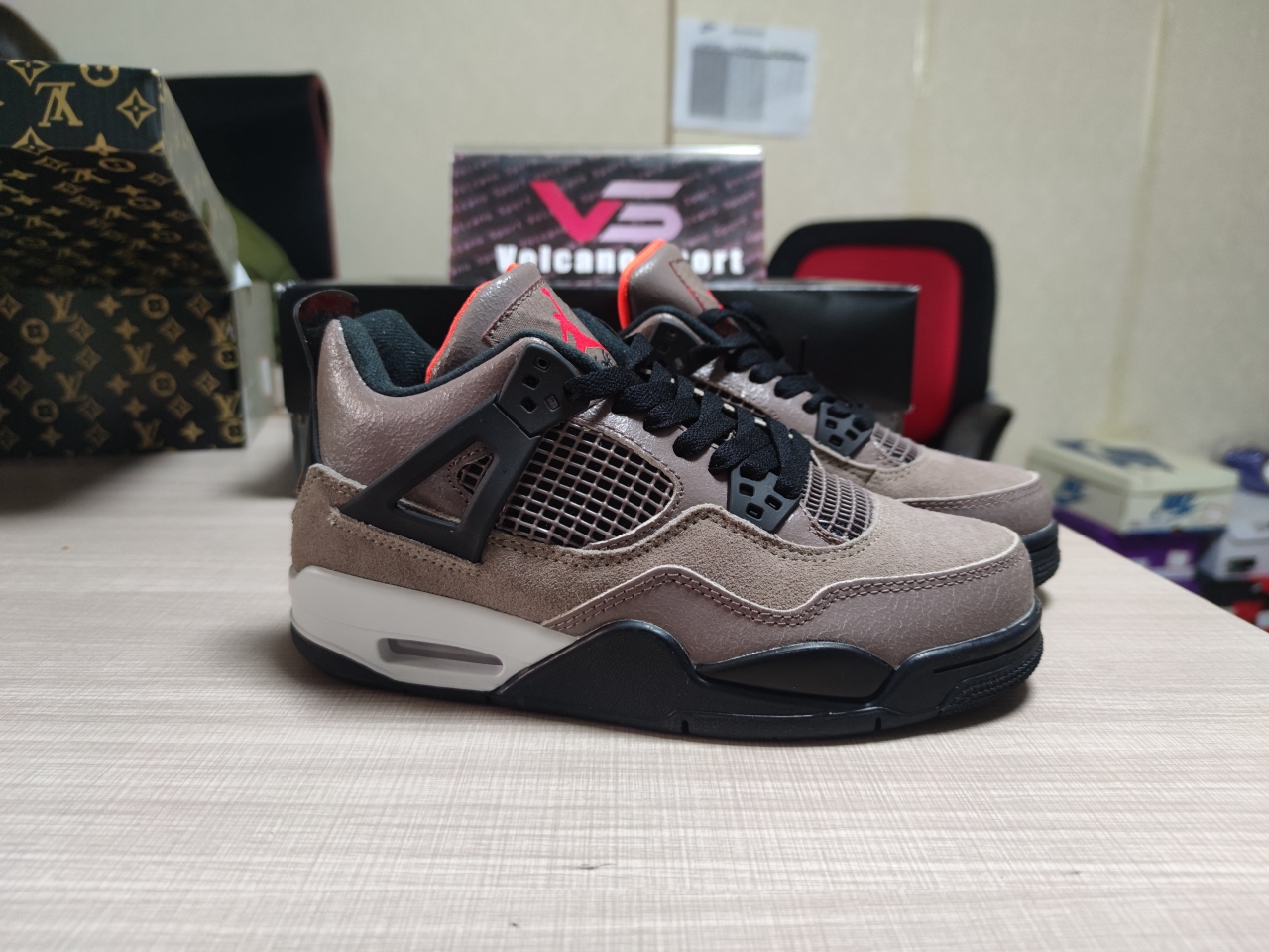 Jordan 4 Retro Taupe Haze