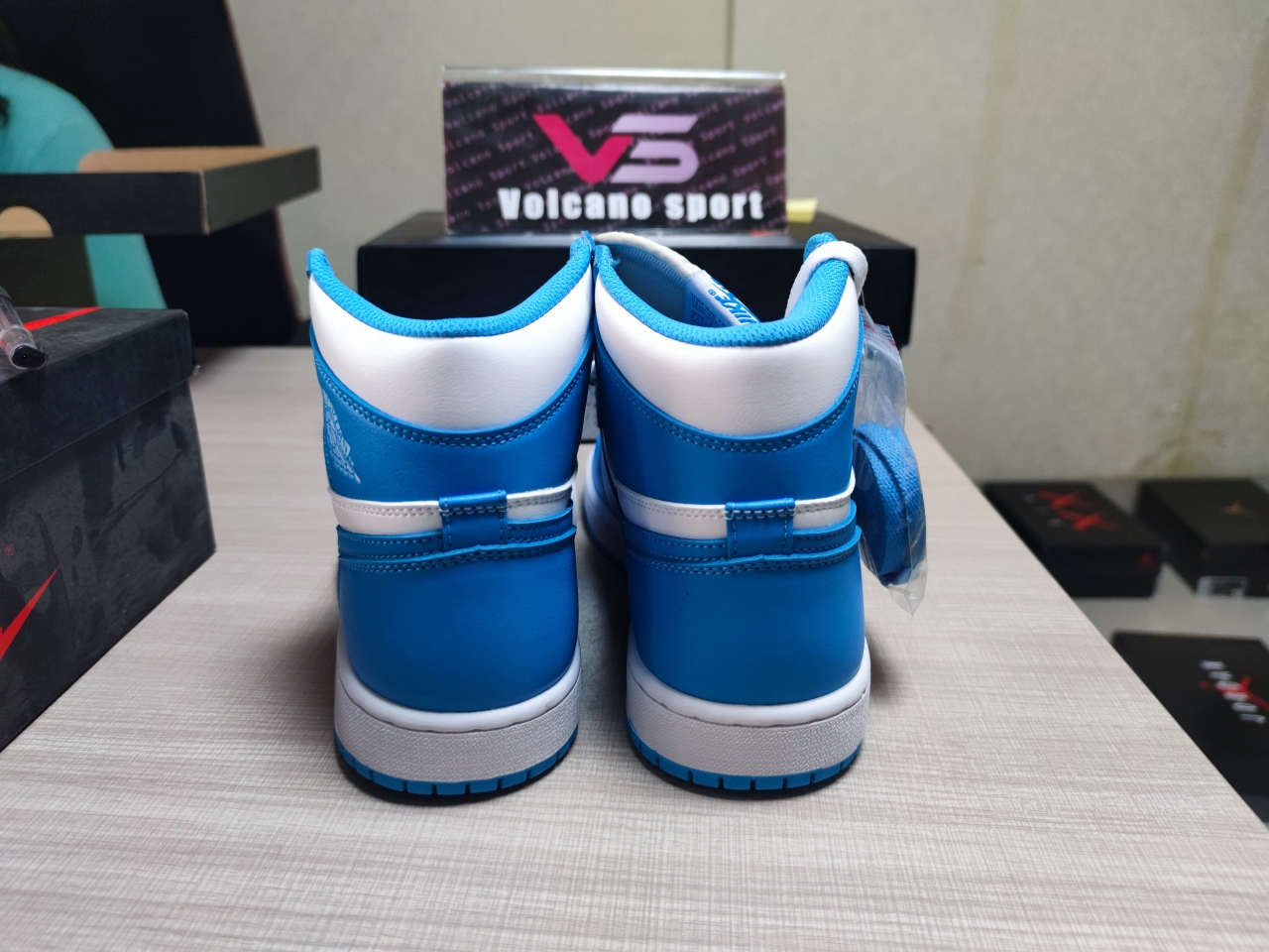 Jordan 1 Retro High OG UNC 555088 117