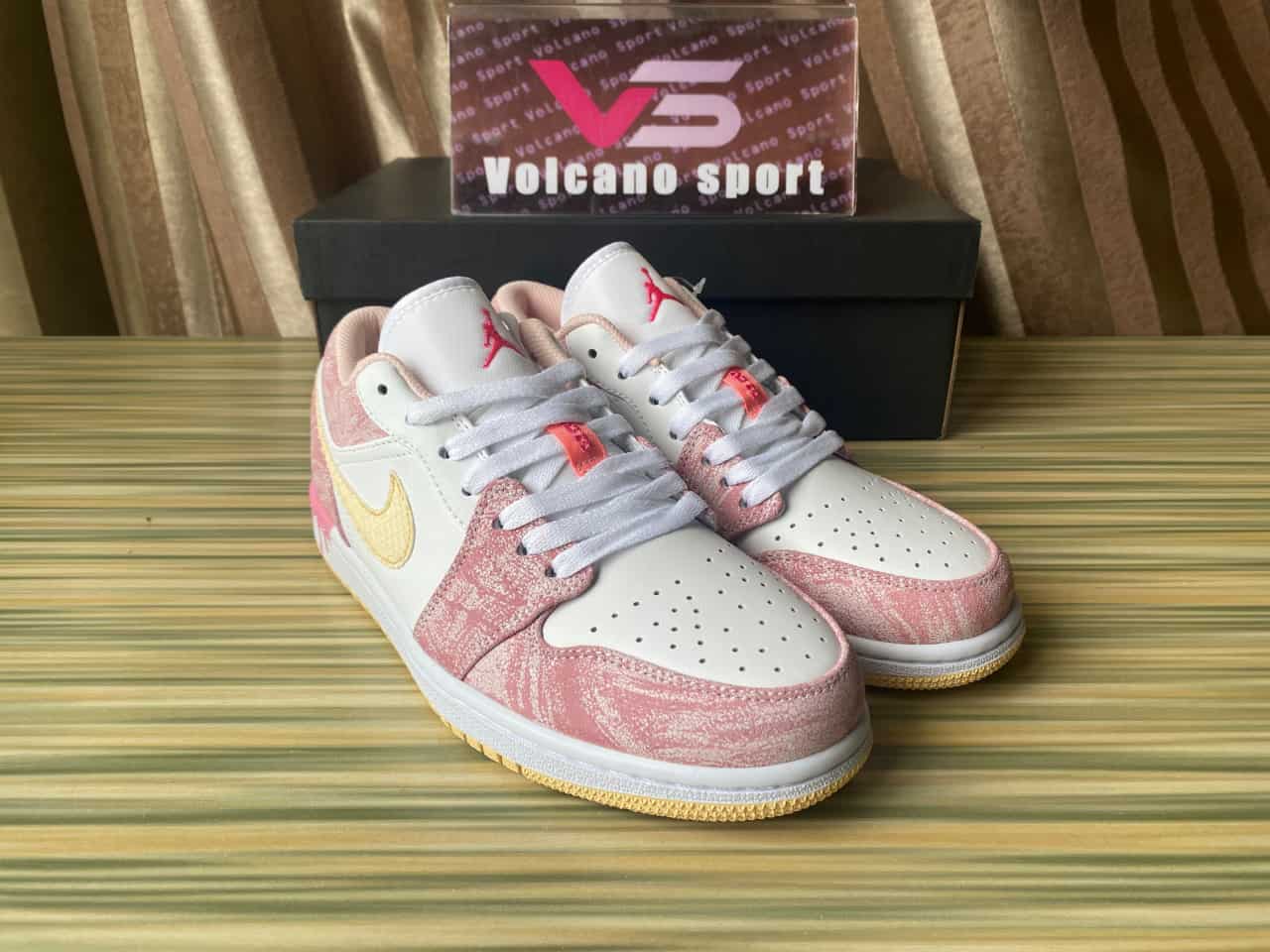 Jordan 1 Low Paint Drip CW7104-601