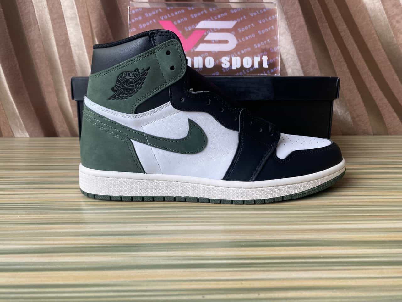 Jordan 1 Retro High Clay Green 555088-135