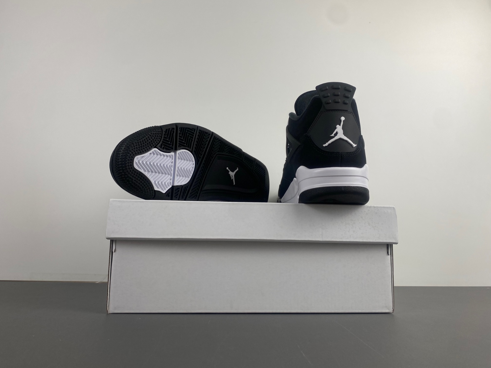 Jordan 4 Retro White Thunder (GS) FQ8213-001