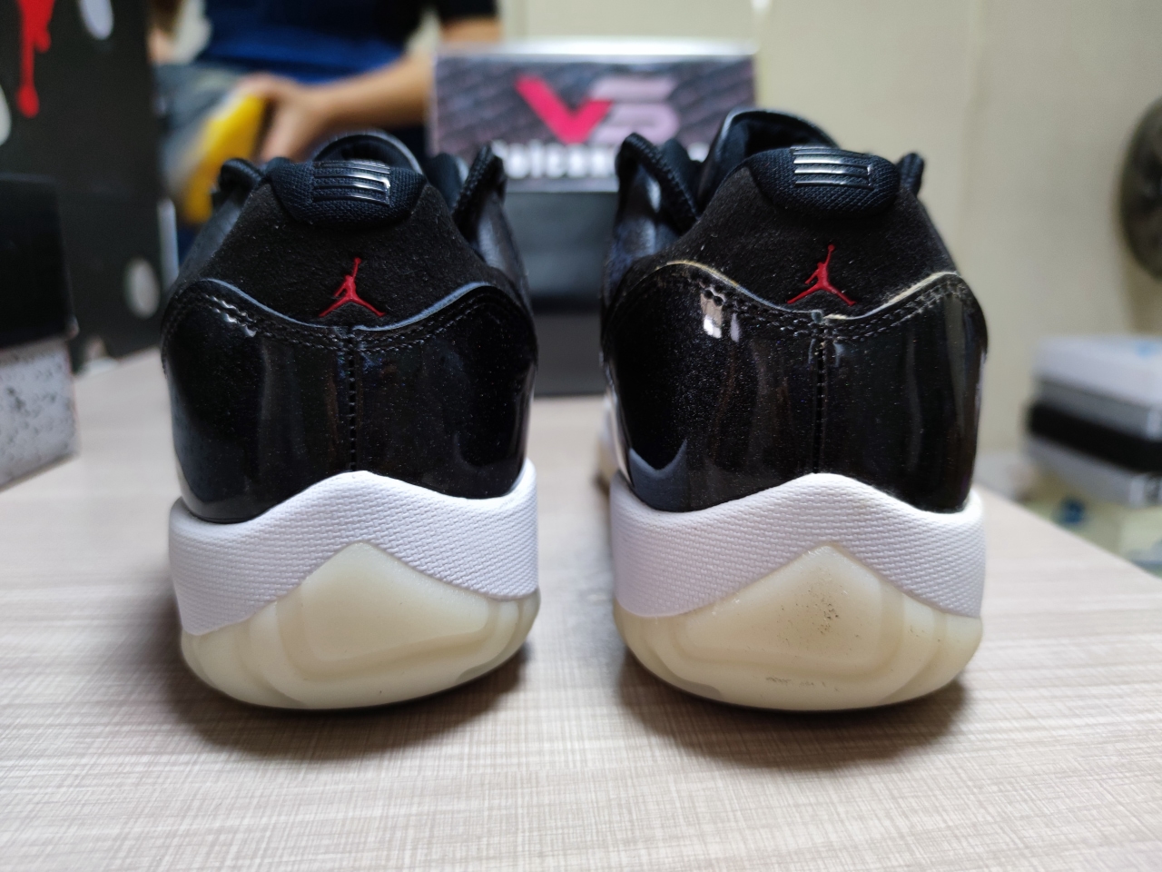 Jordan 11 Low 72-10 AV2187-001