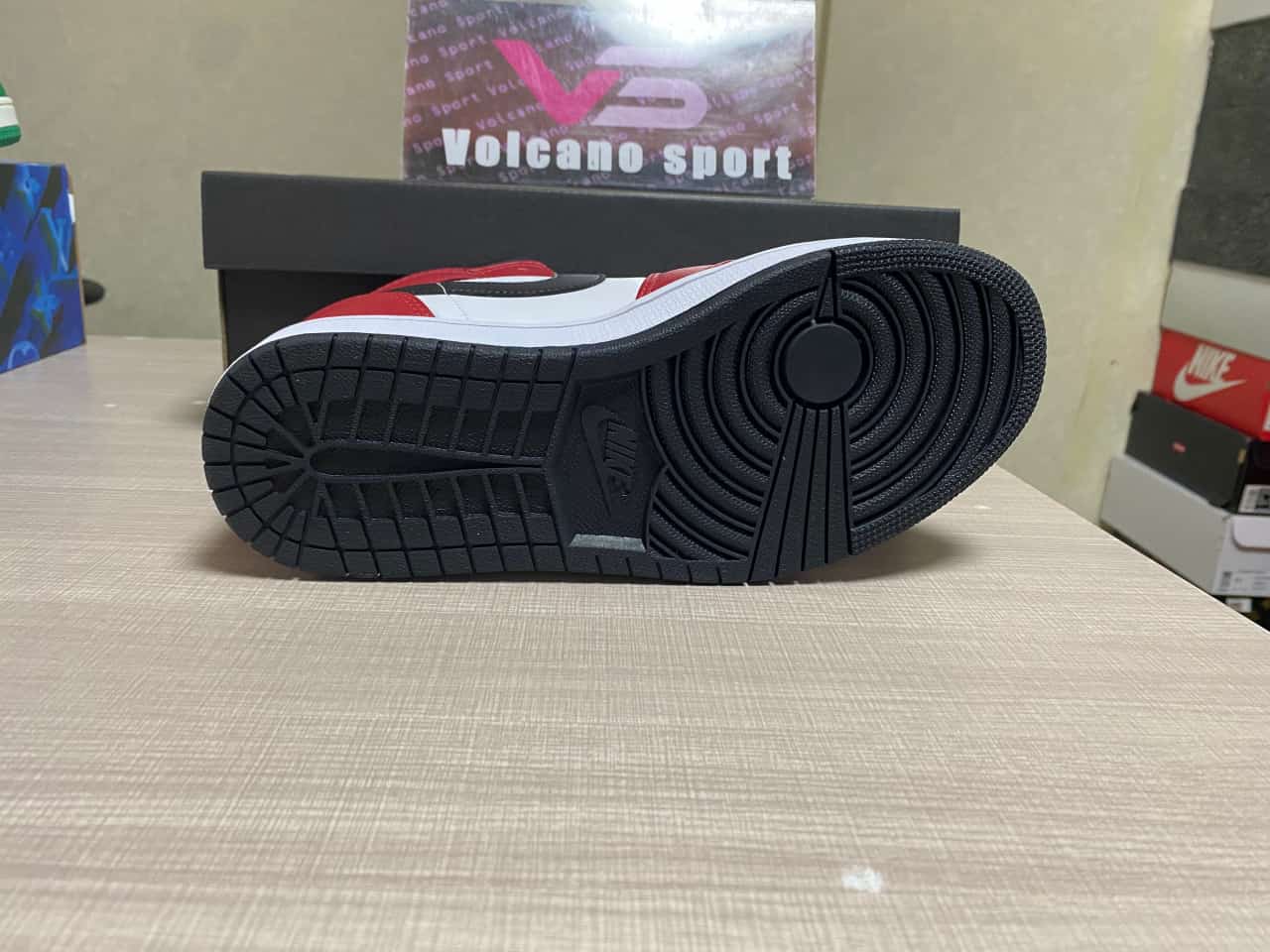 Jordan 1 Mid Chicago Toe 554724-069