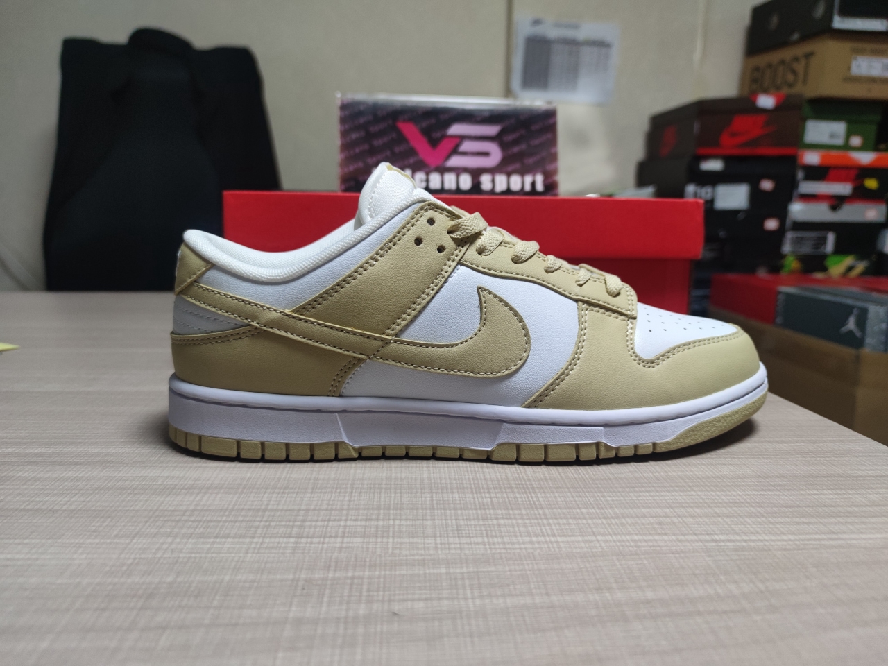 Dunk Low Team Gold DV0833-100